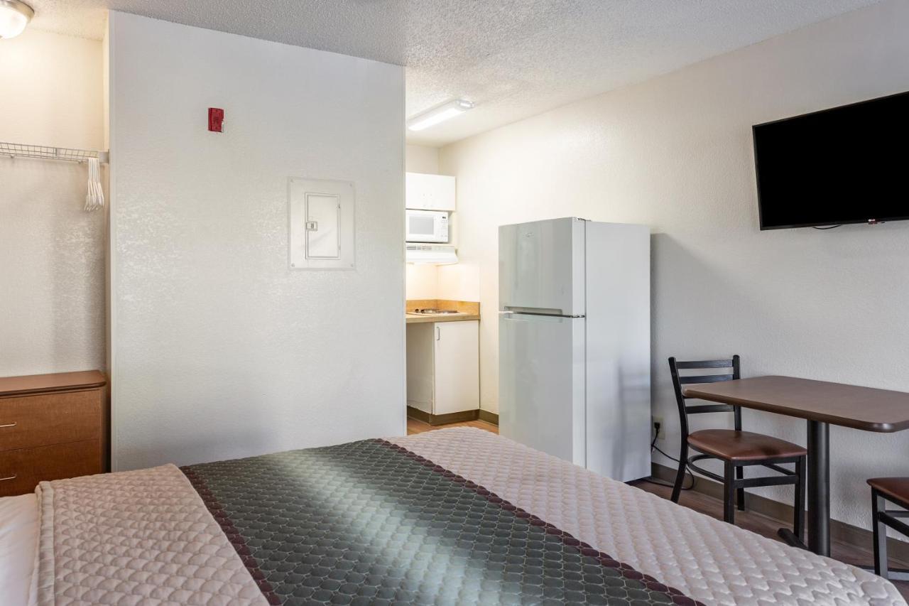 Hometowne Studios By Red Roof Nashville - Airport/Briley Pkwy Exteriör bild