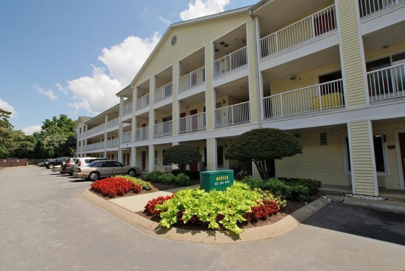 Hometowne Studios By Red Roof Nashville - Airport/Briley Pkwy Exteriör bild