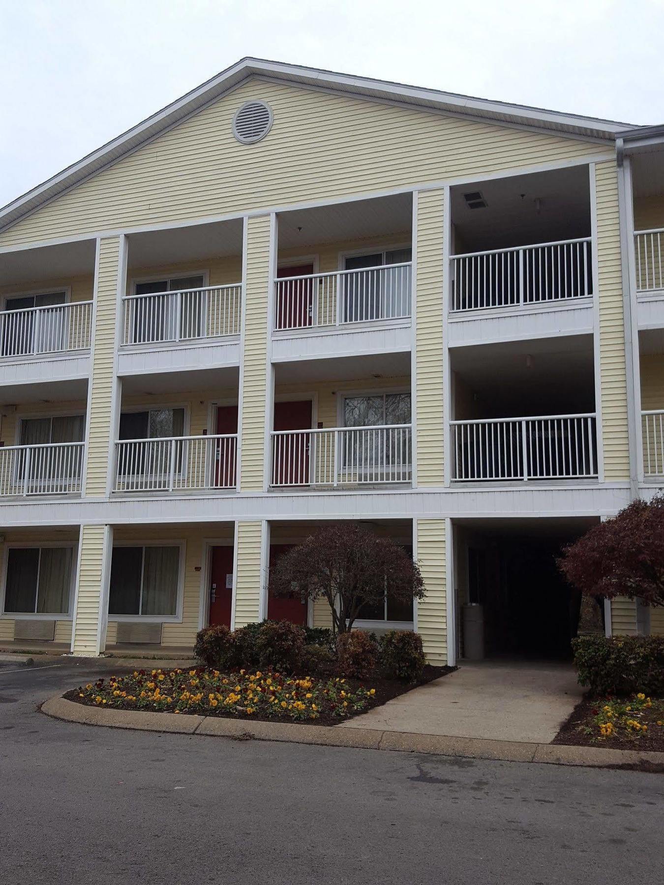 Hometowne Studios By Red Roof Nashville - Airport/Briley Pkwy Exteriör bild